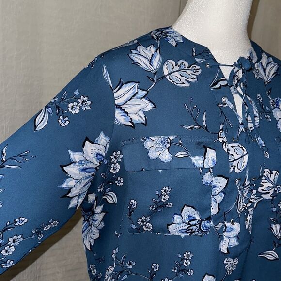 a.n.a. PL Indigo Blue White Black Floral Lace-up Long Sleeve High Low Blouse - Picture 7 of 11
